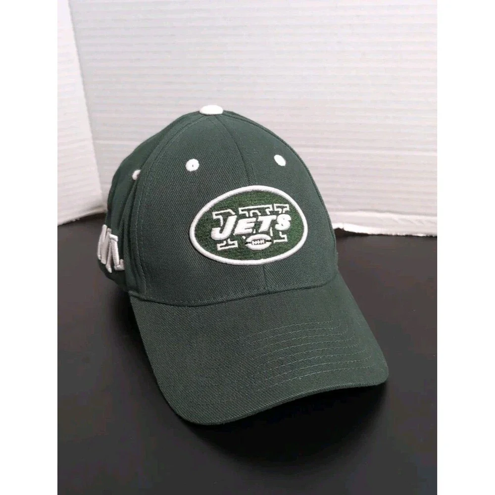 NEW YORK JETS EMBROIDERED LOGO CAP/HAT STRAPBACK  NFL TEAM APPAREL  EUC  GREEN
